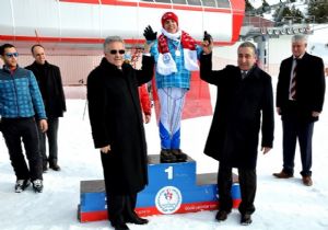 Vali Kahraman'dan özel sporculara övgü